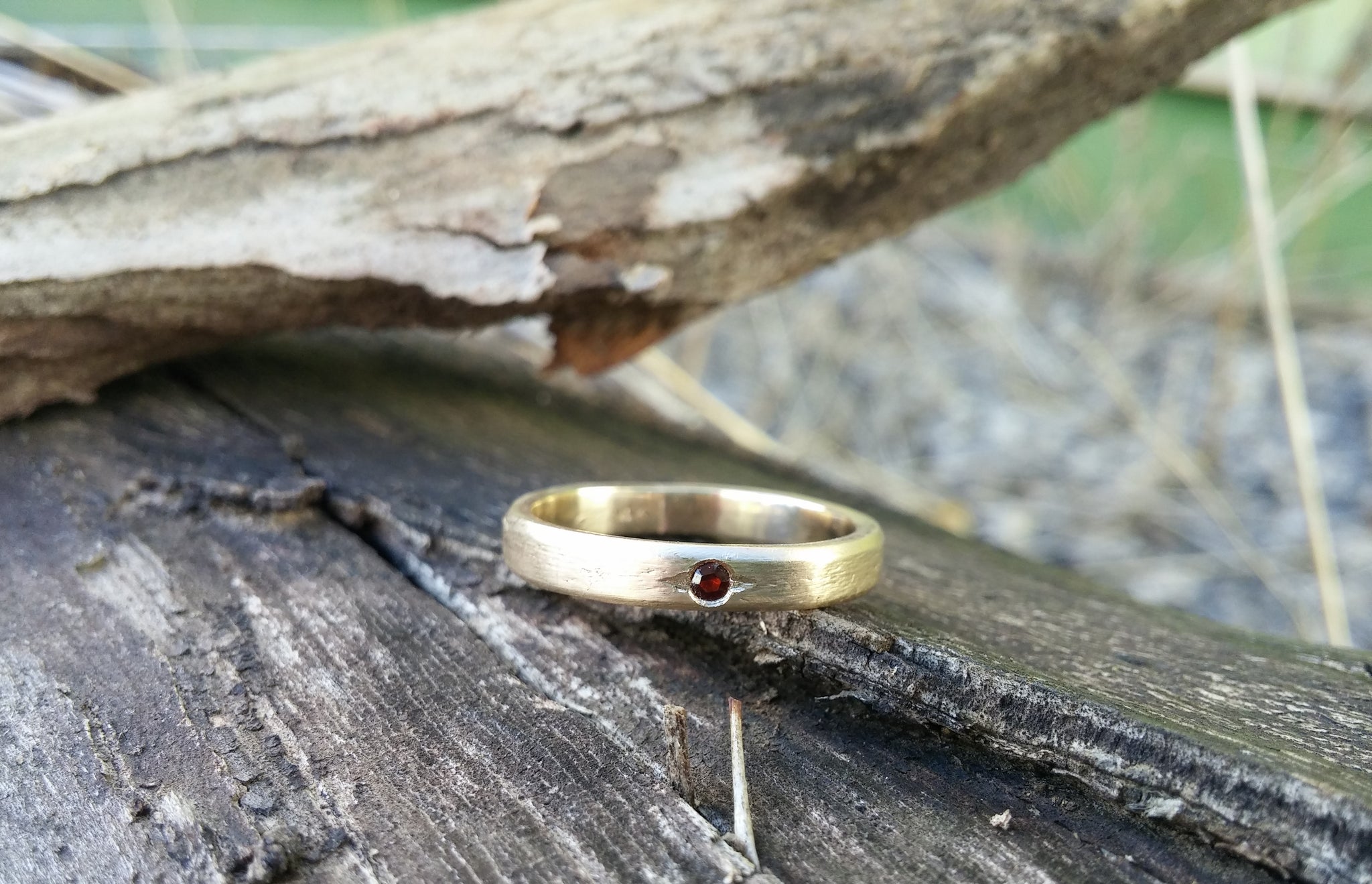 Garnet flat gold ring - G Rubinstein Jewellery
