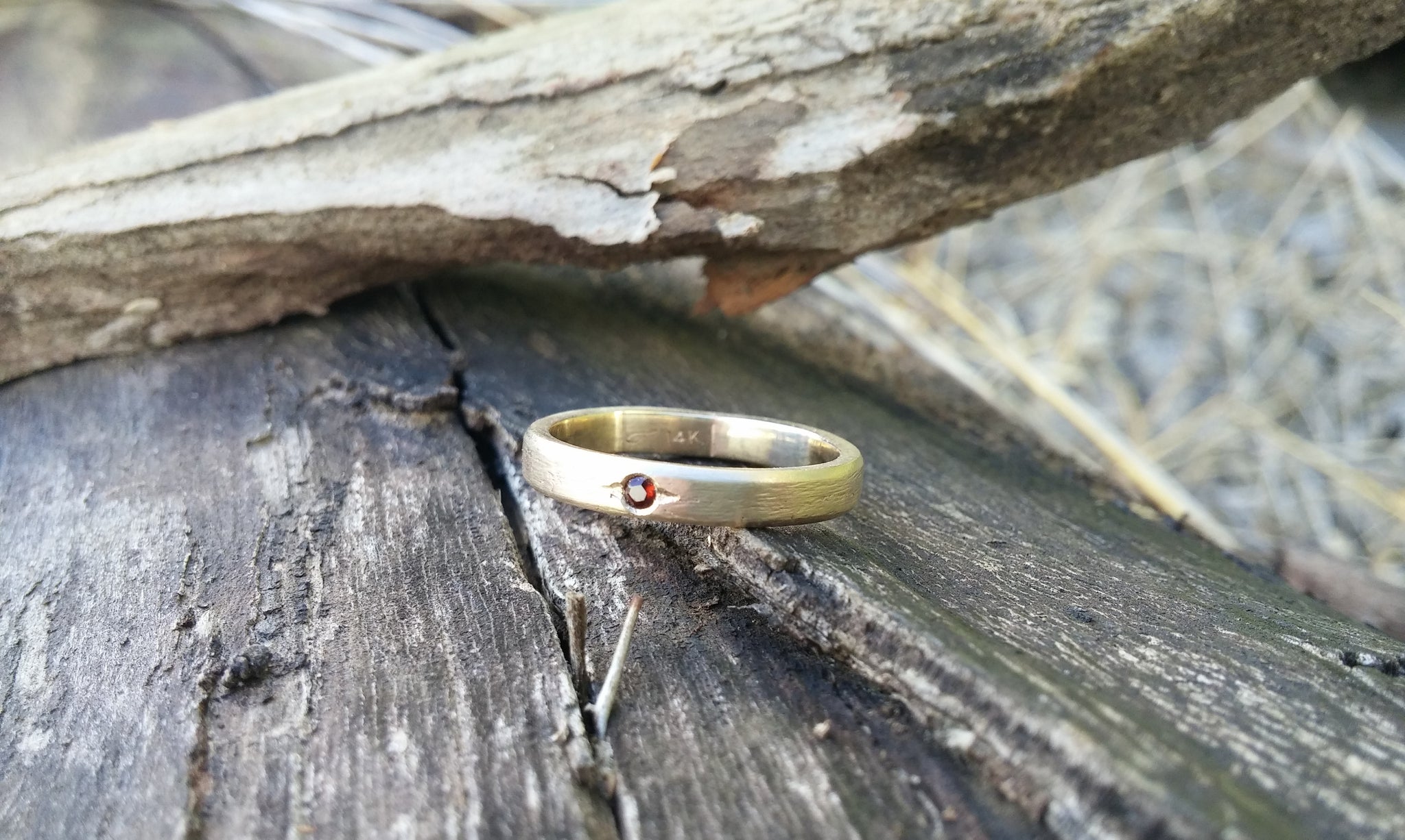 Garnet flat gold ring - G Rubinstein Jewellery