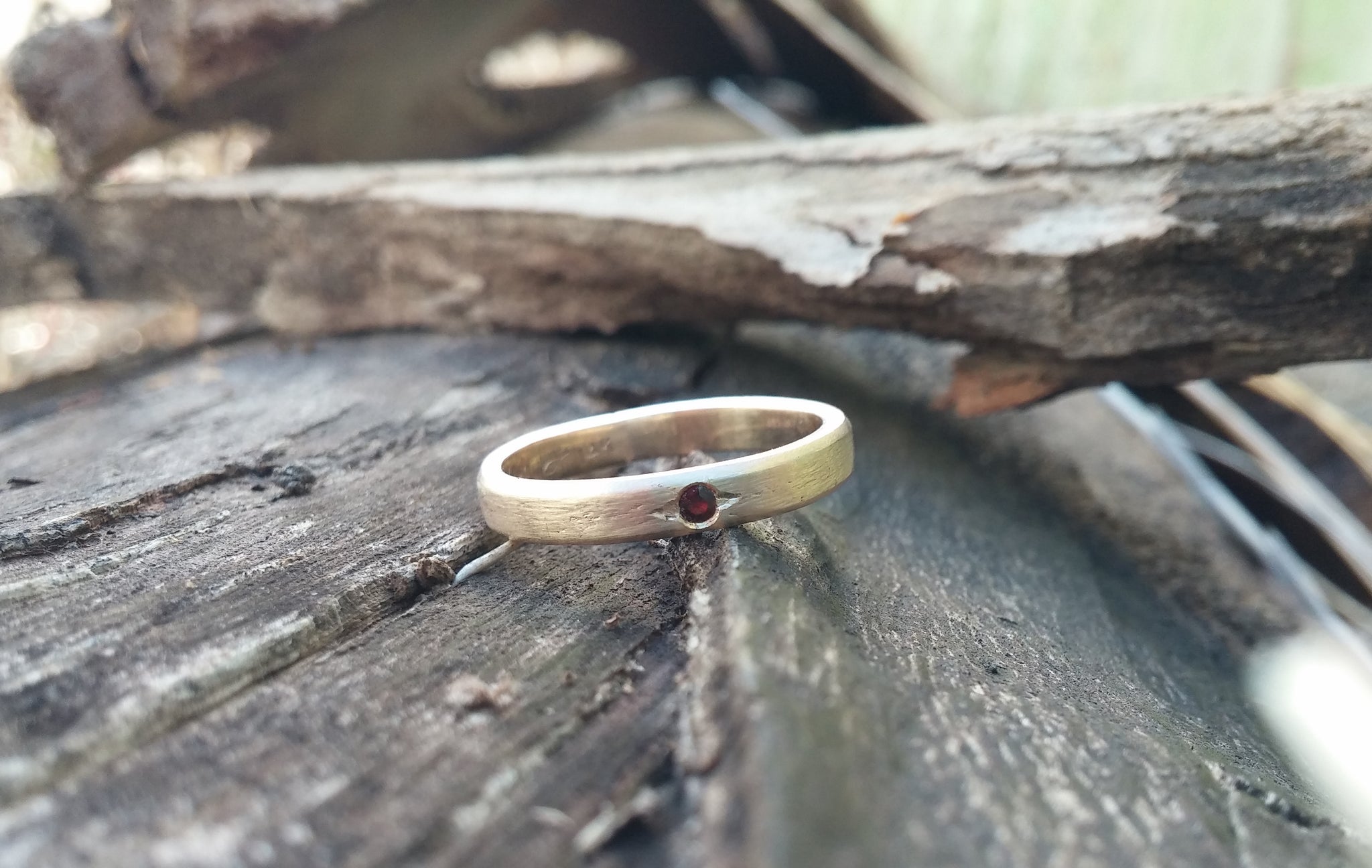 Garnet flat gold ring - G Rubinstein Jewellery