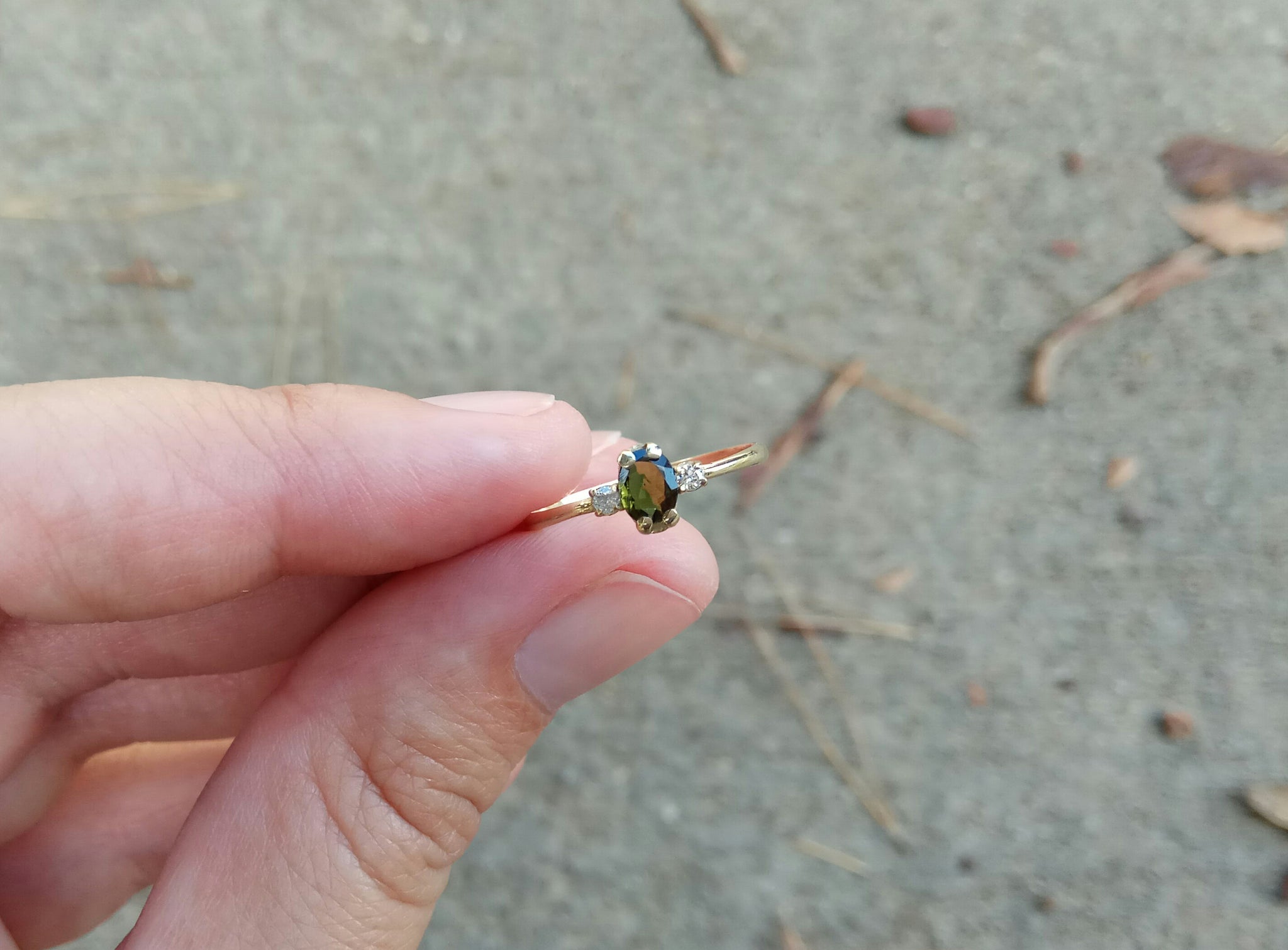Green Tourmaline and Diamonds ring - G Rubinstein Jewellery