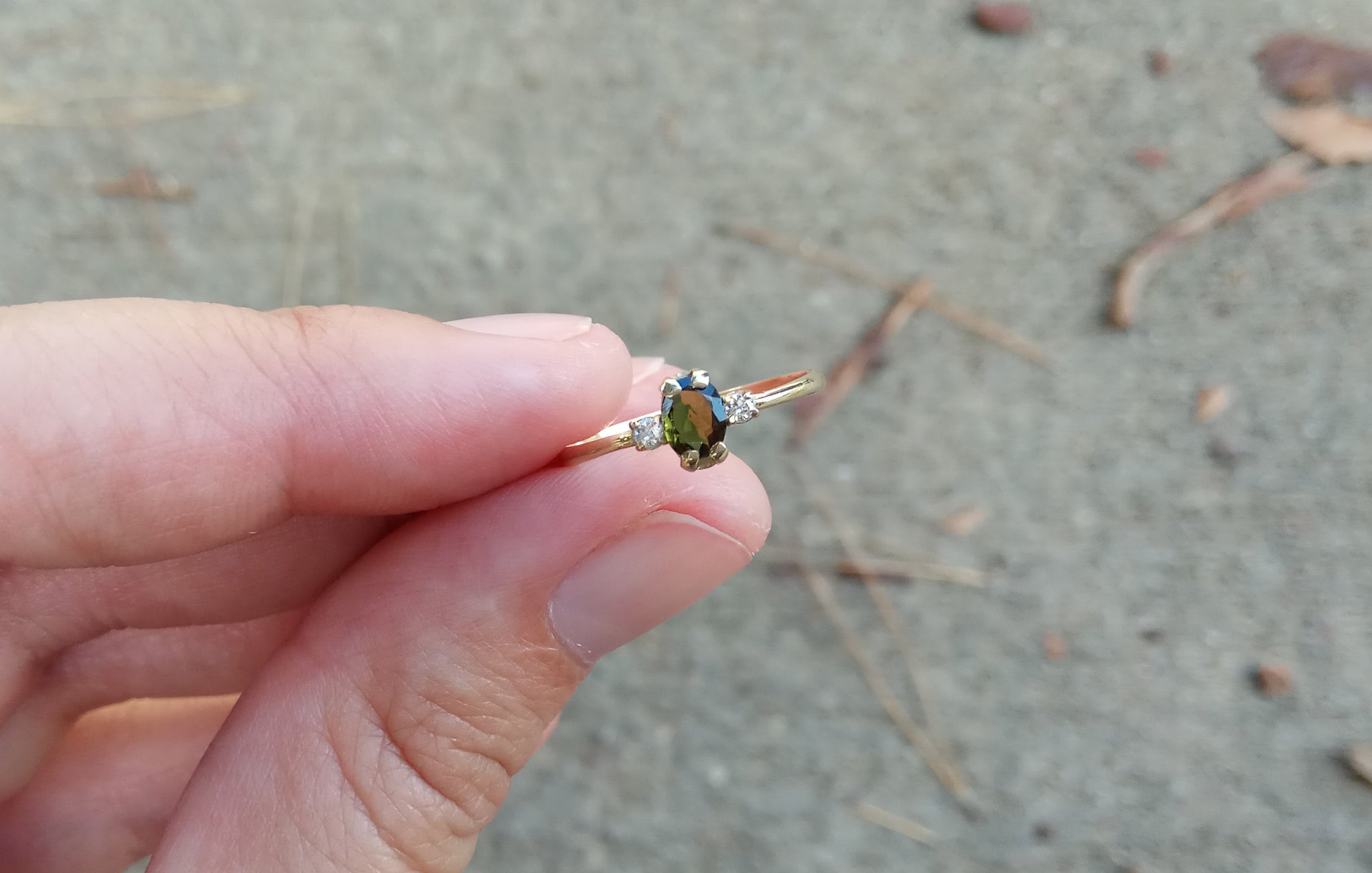 Green Tourmaline and Diamonds ring - G Rubinstein Jewellery