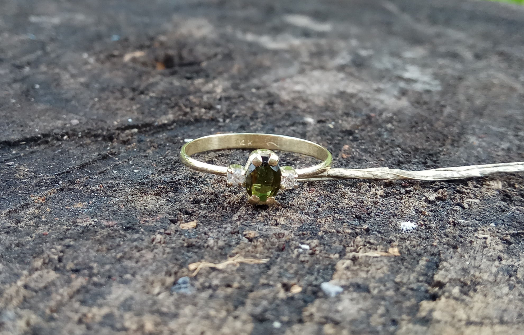 Green Tourmaline and Diamonds ring - G Rubinstein Jewellery