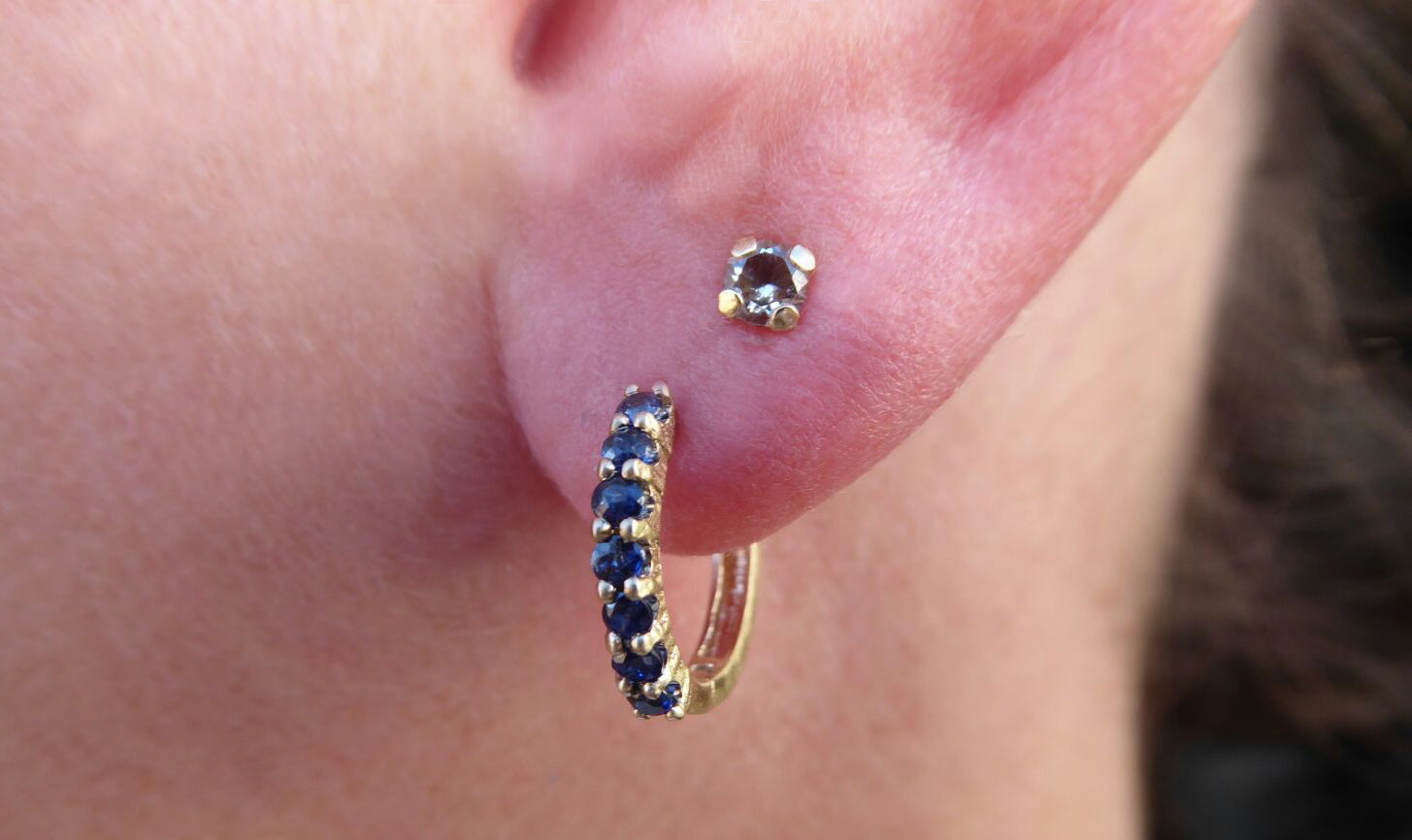 Yellow gold hoop earrings with sappihers - G Rubinstein Jewellery